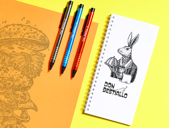 Kovové guličkové pero s čiernym klipom