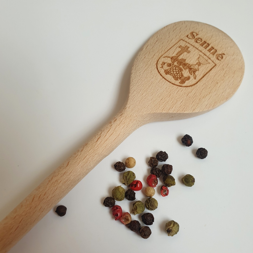 Drevená varecha s erbom obce