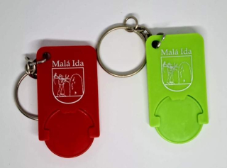 Kľúčenka so žetónom a s názvom obce  